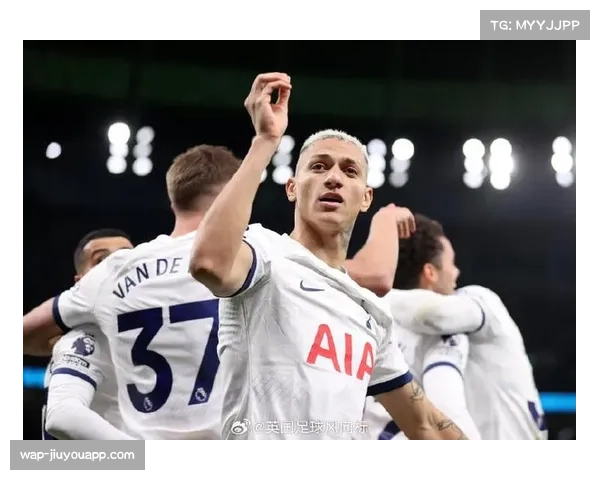 热刺主场2比0完胜布伦特福德，西蒙斯传射建功斩获首球